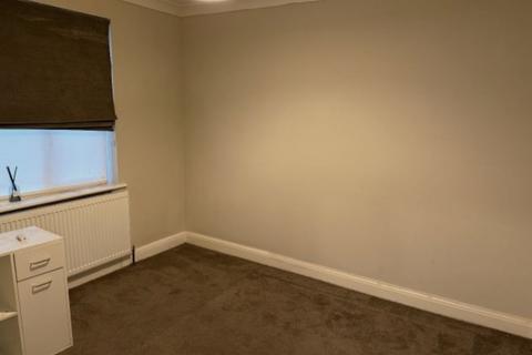 4 bedroom semi-detached house to rent, Waverley Road, Rainham, Essex, RM13