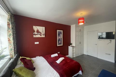 undefined, Fernbank Avenue, Wembley, HA0