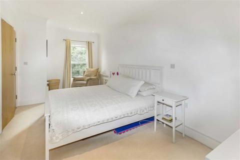 undefined, Langdon Park, Teddington TW11