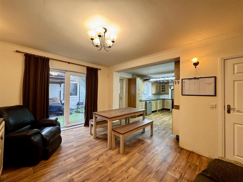 Dining kitchen