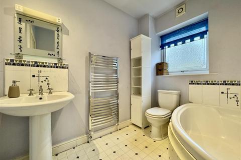undefined, Forest Road, Almondbury, Huddersfield, HD5 8EU
