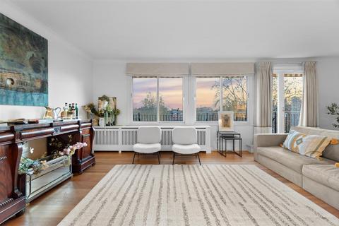 3 bedroom flat to rent, Cadogan Square, SW1X