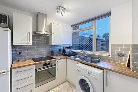 2 bedroom apartment to rent, Abbey Court, Kenilworth
