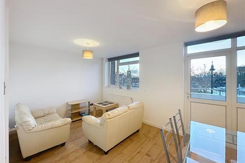 2 bedroom apartment to rent, Abbey Court, Kenilworth