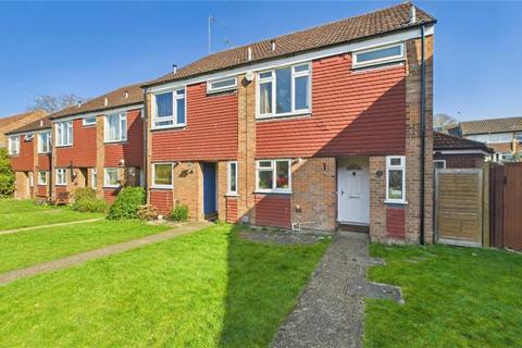 3 bedroom end of terrace house to rent, The Larches, Woking GU21
