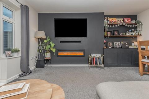 3 bedroom townhouse for sale, Dunlop Avenue, New Farnley, Leeds