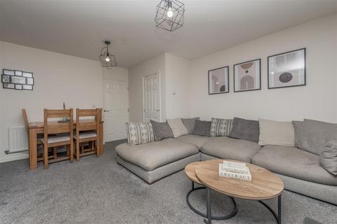 3 bedroom townhouse for sale, Dunlop Avenue, New Farnley, Leeds