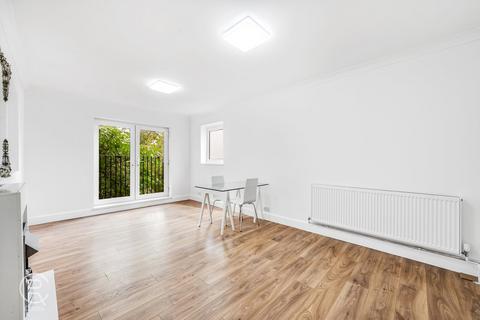 3 bedroom apartment for sale, Southdown Avenue, London, W7