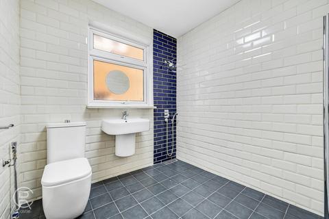 3 bedroom apartment for sale, Southdown Avenue, London, W7
