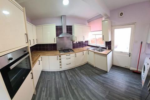 6 bedroom house to rent, Saxby Street, Leicester
