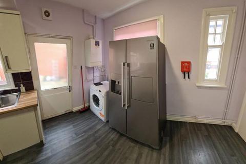 6 bedroom house to rent, Saxby Street, Leicester