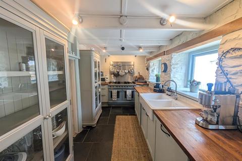 3 bedroom end of terrace house to rent, Millfield, Castle Street*, Newport
