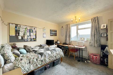 4 bedroom semi-detached house to rent, Calthorpe Road, Norwich, NR5