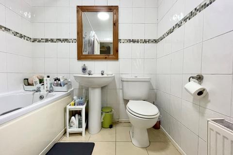 4 bedroom semi-detached house to rent, Calthorpe Road, Norwich, NR5