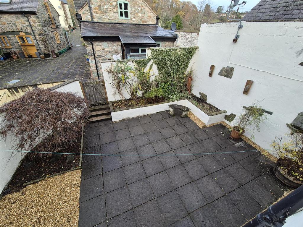 Courtyard from above.jpg