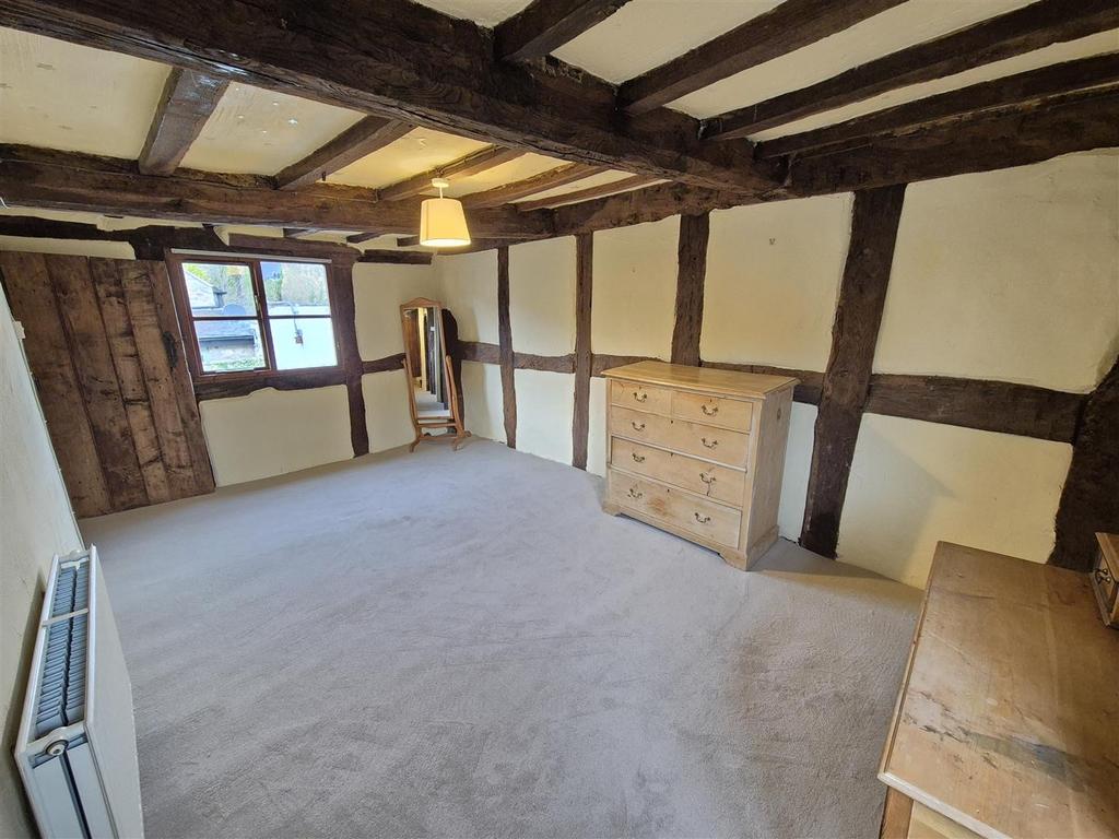 Bedroom 1.jpg