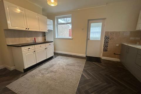 3 bedroom semi-detached house to rent, Waite Road, Wolverhampton WV13