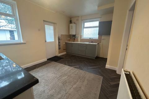 3 bedroom semi-detached house to rent, Waite Road, Wolverhampton WV13