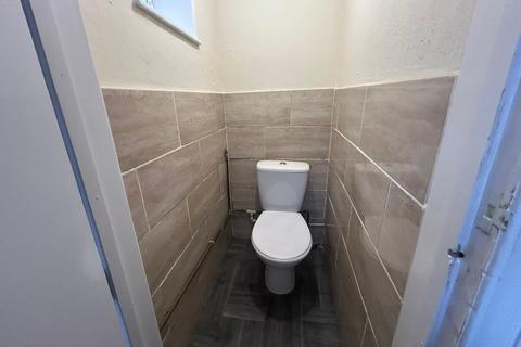 3 bedroom semi-detached house to rent, Waite Road, Wolverhampton WV13
