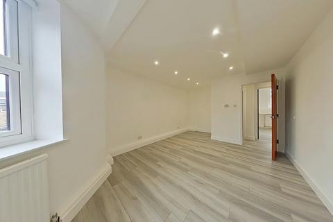 2 bedroom flat to rent, 16 Peterborough Road, Harrow HA1