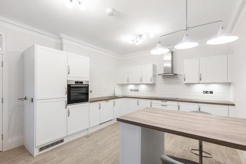 4 bedroom flat to rent, Moscow Road, London, W2