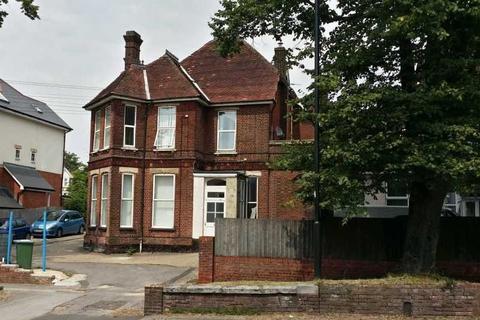 Studio to rent, Cobden Avenue, Bitterne Park, Southampton, SO18