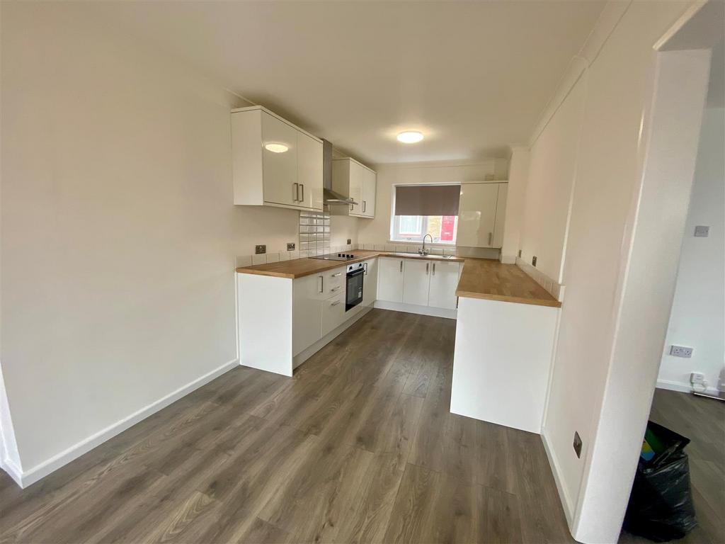 28 dining kitchen.jpg