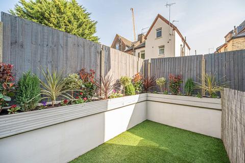 4 bedroom detached house to rent, Ridge Road, Child's Hill, London, NW2