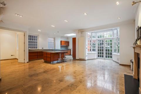 undefined, Hamilton Terrace
