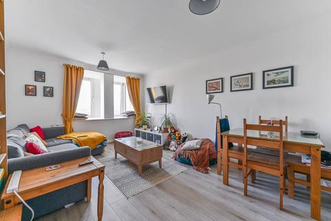 2 bedroom flat for sale, London Road, Norbury, London, SW16