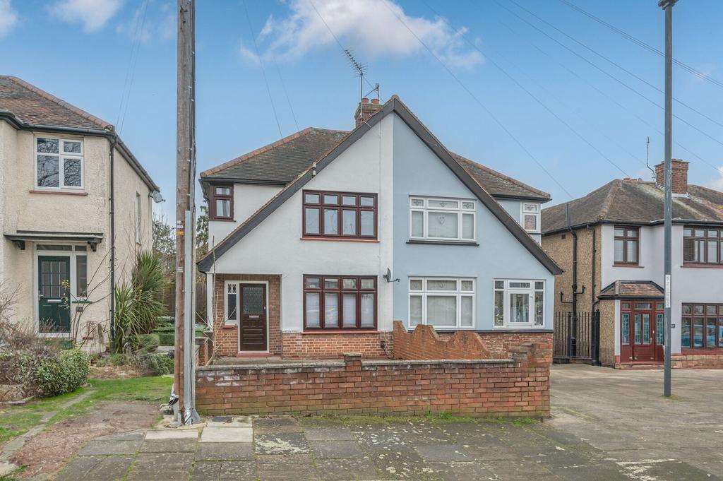Detached house exterior, driveway