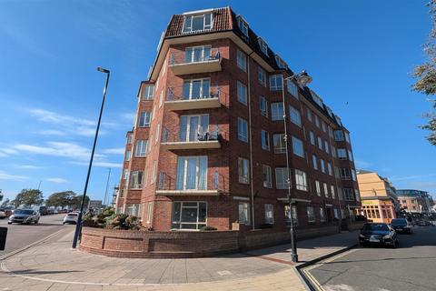 2 bedroom flat to rent, QUEENS KEEP, CLARENCE PARADE, PO5 3NX