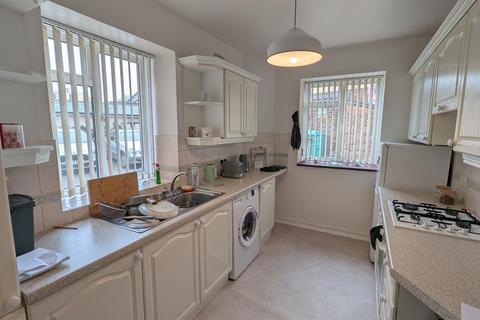 2 bedroom flat to rent, QUEENS KEEP, CLARENCE PARADE, PO5 3NX