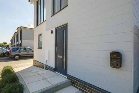 2 bedroom end of terrace house for sale, Suffolk Avenue,, Westgate On Sea