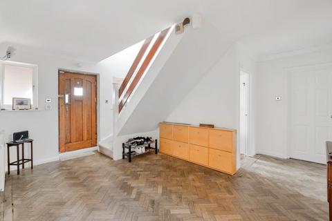 5 bedroom detached house to rent, Ruden Way, 48