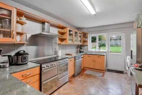 5 bedroom detached house to rent, Ruden Way, 48