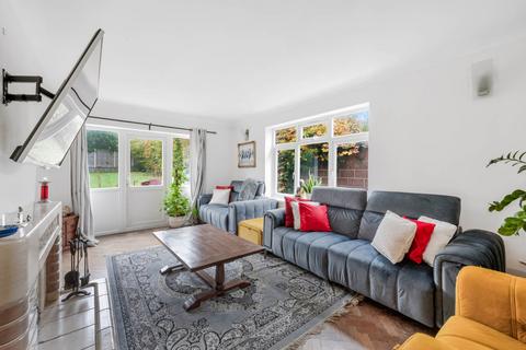 5 bedroom detached house to rent, Ruden Way, 48