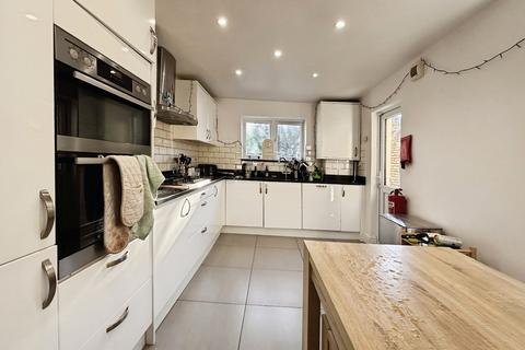 3 bedroom terraced house for sale, Elizabeth Road, London E6