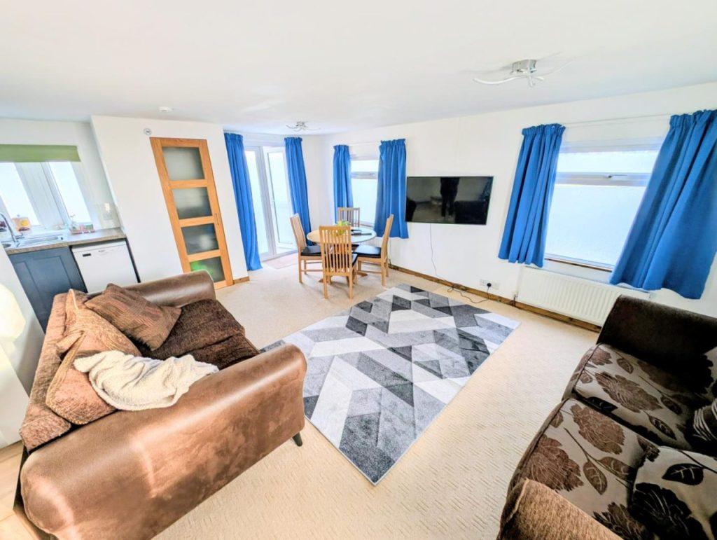 Omar Oulton Lodge In Bromyard Living 2