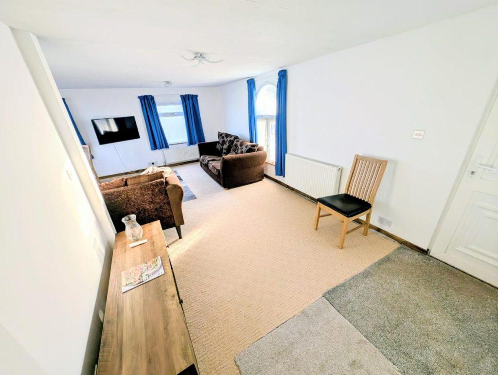 Omar Oulton Lodge In Bromyard Living