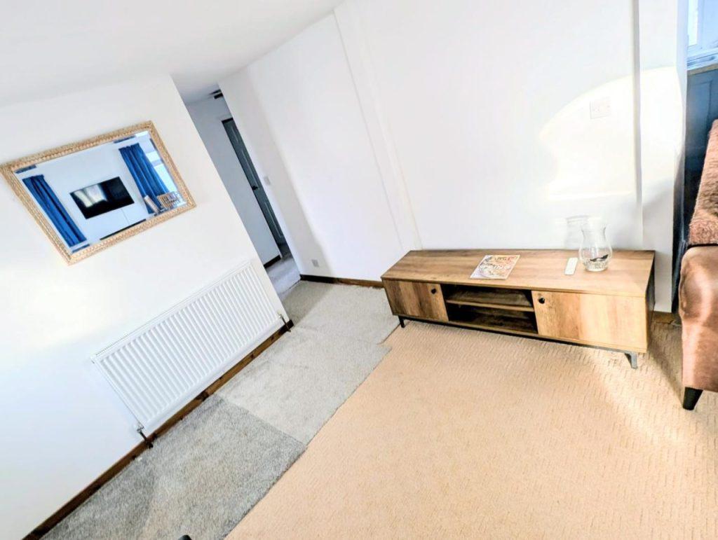Omar Oulton Lodge In Bromyard Living 1