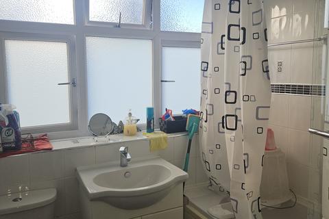 undefined, Bridge Road, Hounslow TW3