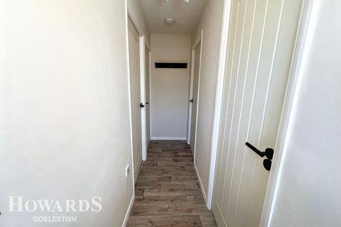 undefined, Silver Gardens, Belton