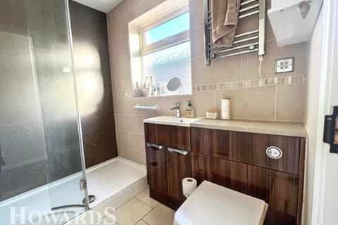 undefined, Silver Gardens, Belton