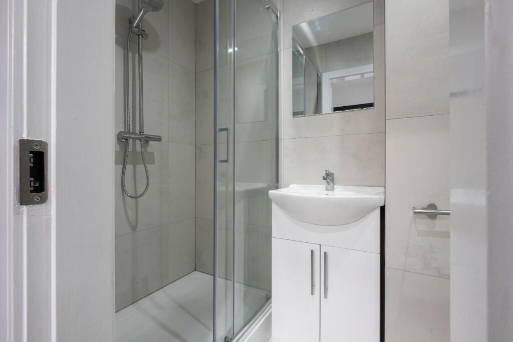 Bright and modern bathroom suite featuring a sp...