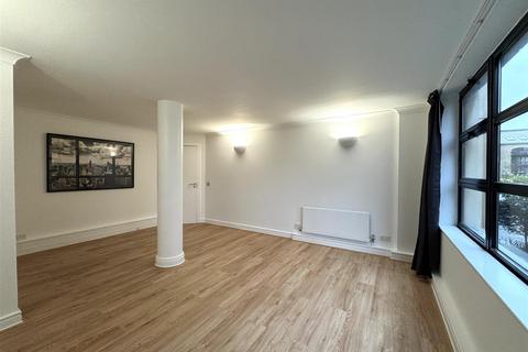 2 bedroom apartment to rent, Burrells Wharf Square, London E14