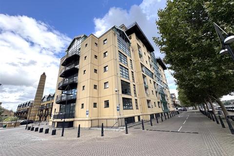 2 bedroom apartment to rent, Burrells Wharf Square, London E14