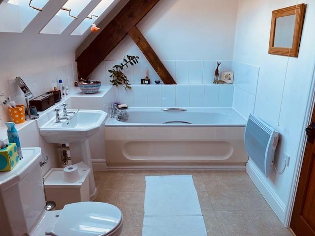 Bathroom 2.jpg