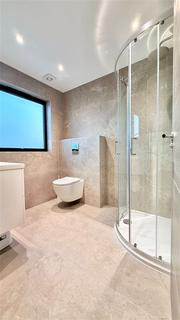 3 bedroom apartment to rent, London N3