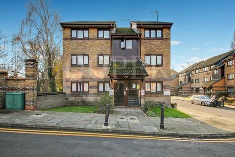 1 bedroom ground floor flat for sale, Harp Island Close, London, NW10